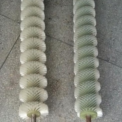 專業(yè)提供 工業(yè)毛刷輥拋光機(jī)毛刷輥 植絨機(jī)毛刷來(lái)圖定制