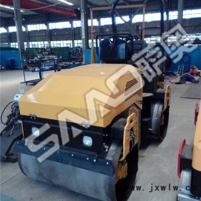 三噸全液壓壓路機，雙驅雙振3噸座駕壓路機，進口發(fā)動機的3噸壓路機