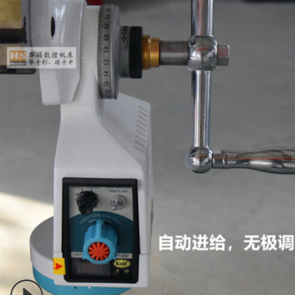 一臺山東炮塔銑床要什么價格？配置三軸數(shù)顯工作臺x走刀平口鉗